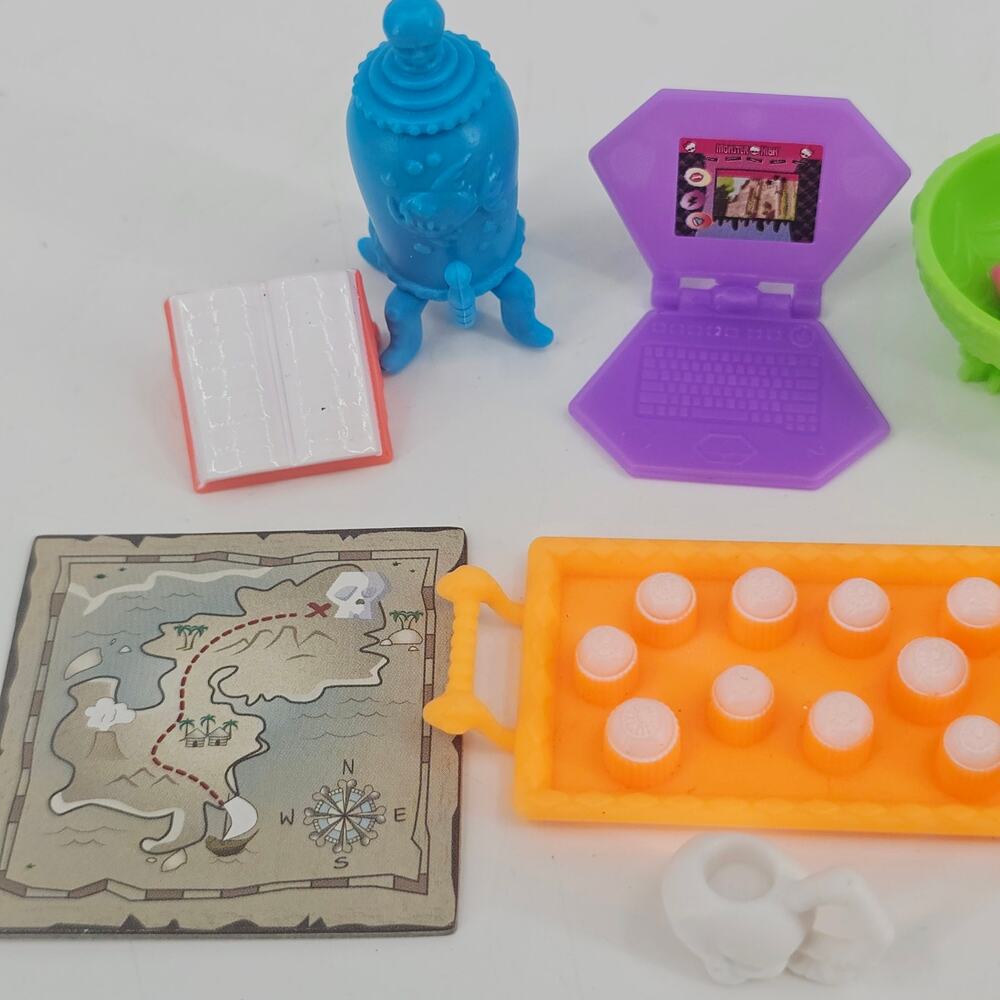 Mix Lot of 10 Monster High Freaky Fusion Catacombs Playset accesories - Picture 2 of 4